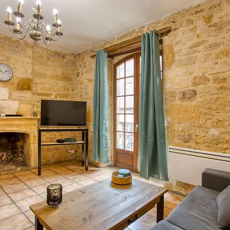 Appartement 3 Pièces, Plein Centre, Monument Historique, Armure